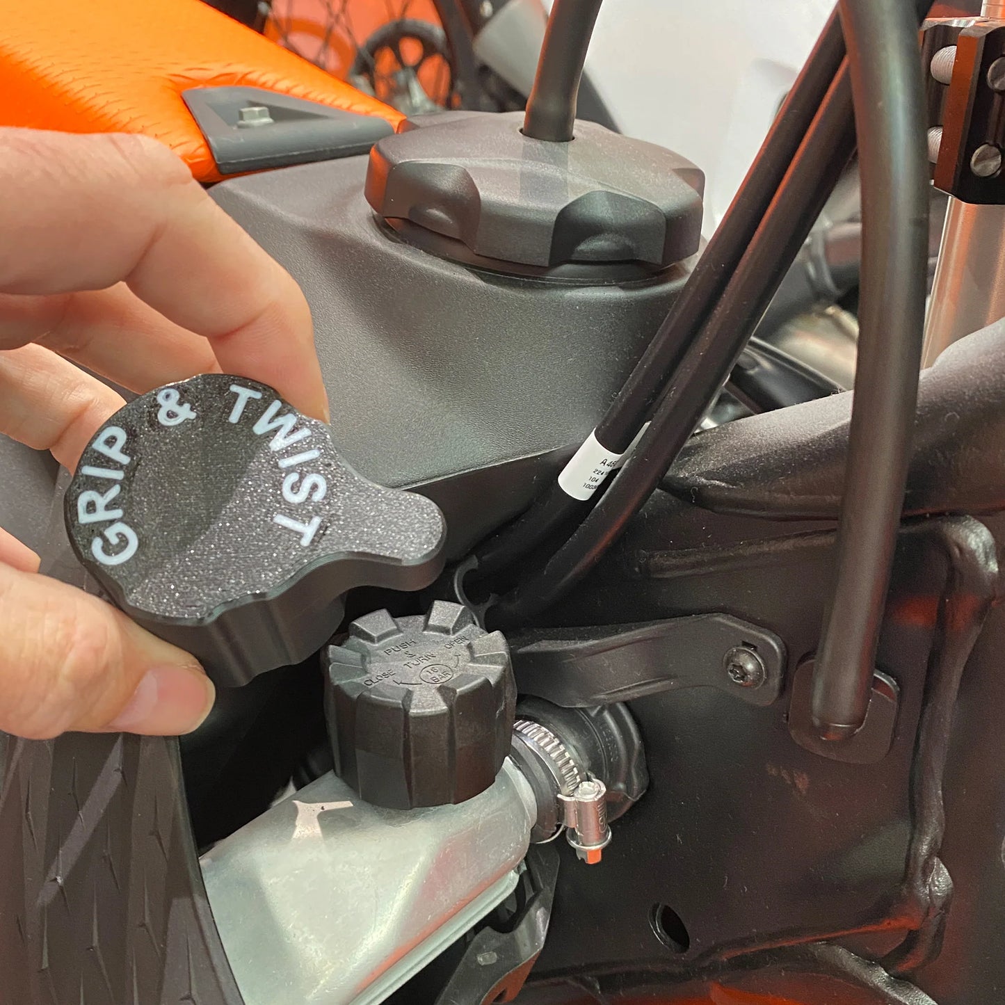 Enduro Pro - Radiator Removal Cap